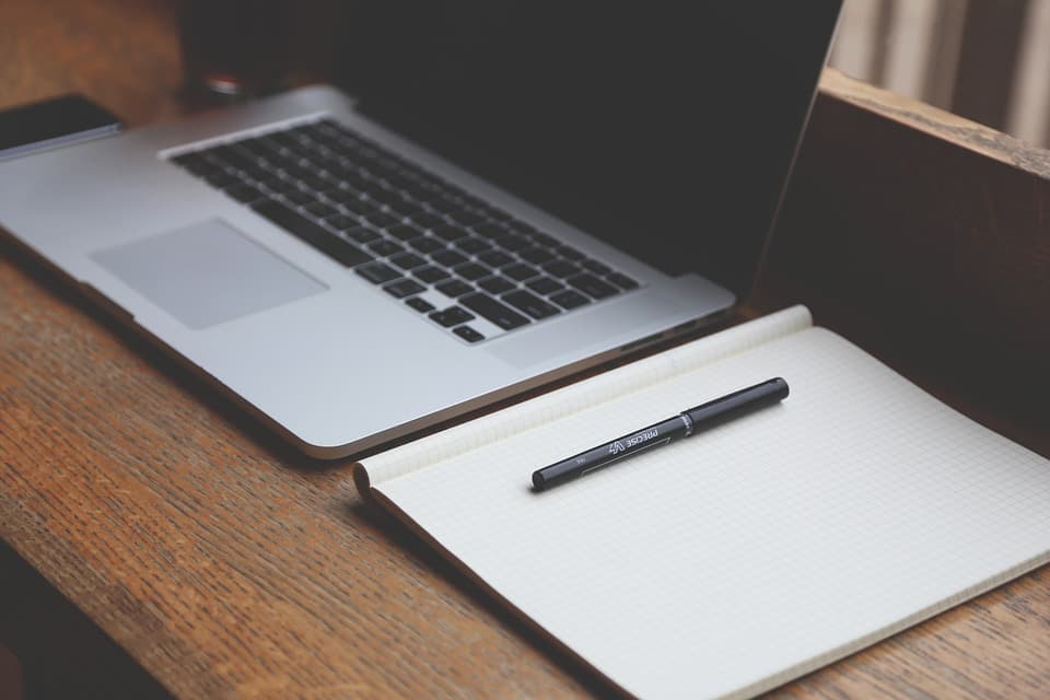 Team bei der UX‑Optimierung – Testing und Nutzerfeedback